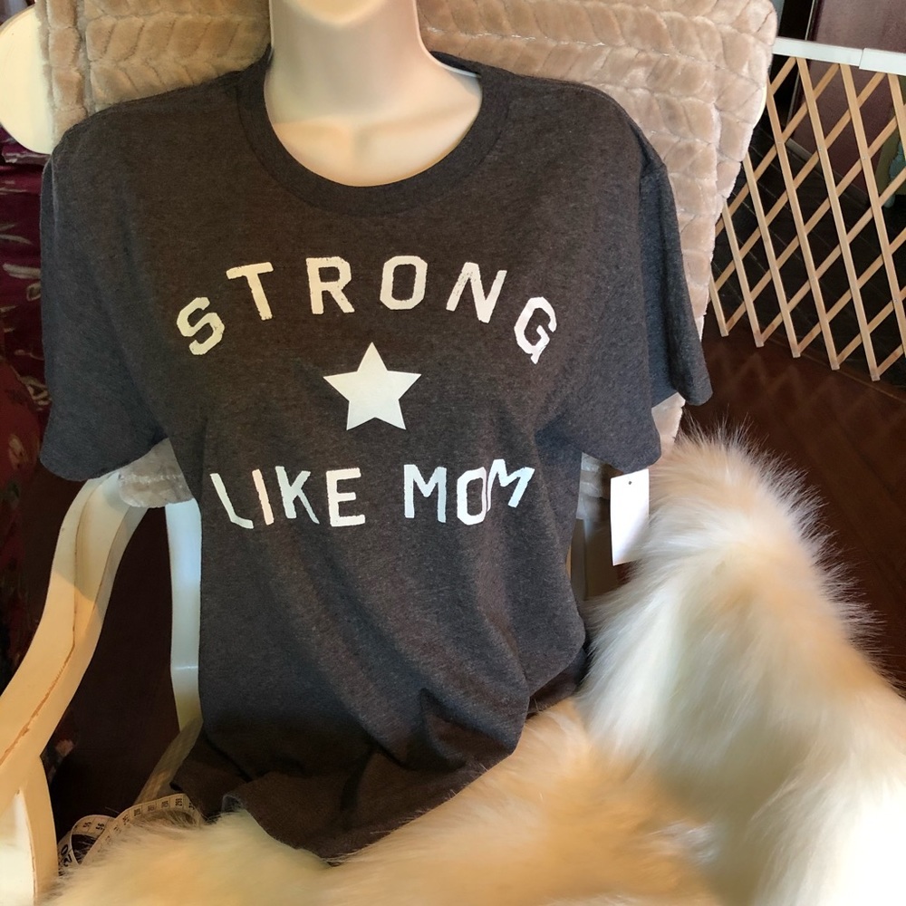 💐🏆 Strong Like Mom short-sleeved tee, Large